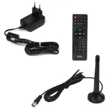 Zubehör des XORO HFT 440 Pro mit Netzteil, Fernbedienung und DAB+/FM-Antenne